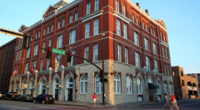  Hotel Indigo Savannah Historic District, an IHG Hotel  Саванна